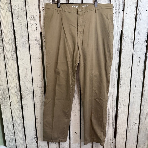 Wrangler Dress Pants Flat Front Relaxed Fit Khaki Tan Mens 38x34 Country Western - Picture 1 of 8